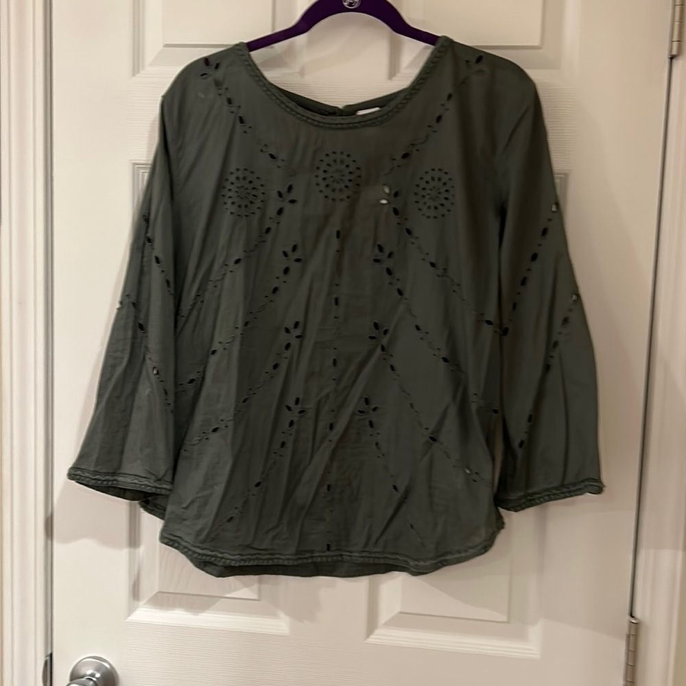 Blouse with butterfly sleeve pattern